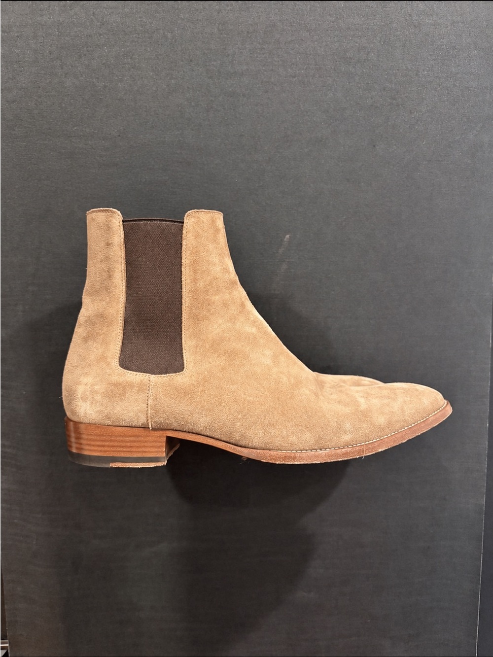 Saint Laurent Wyatt 30 Tan Suede Chelsea Boots EU 42